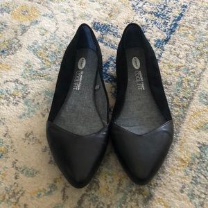 Black pointed toe flats, memory foam sole!